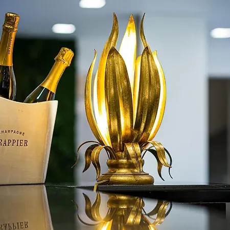 Relais Saint Jean Hotel 4*