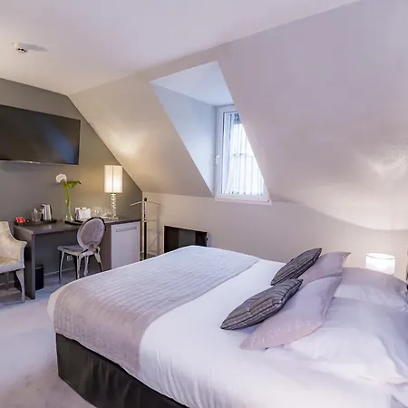 Relais Saint Jean Hotel 4*