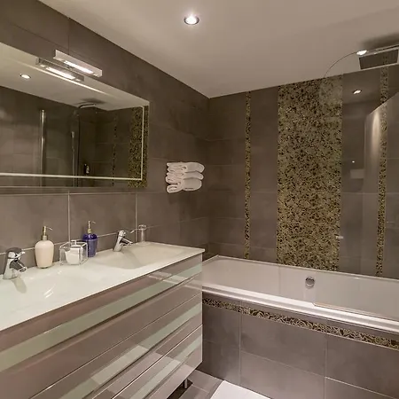 Relais Saint Jean Hotel