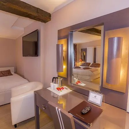 Relais Saint Jean Hotel 4*