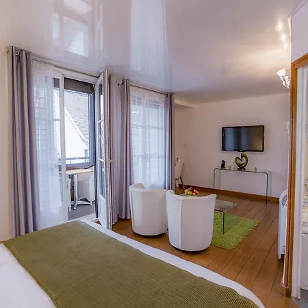 Relais Saint Jean Hotel