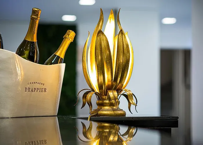 Relais Saint Jean Hotel 4*