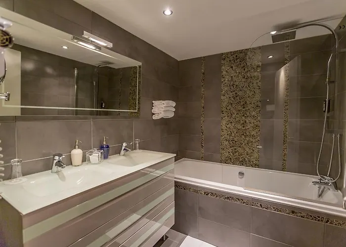 Relais Saint Jean Hotel